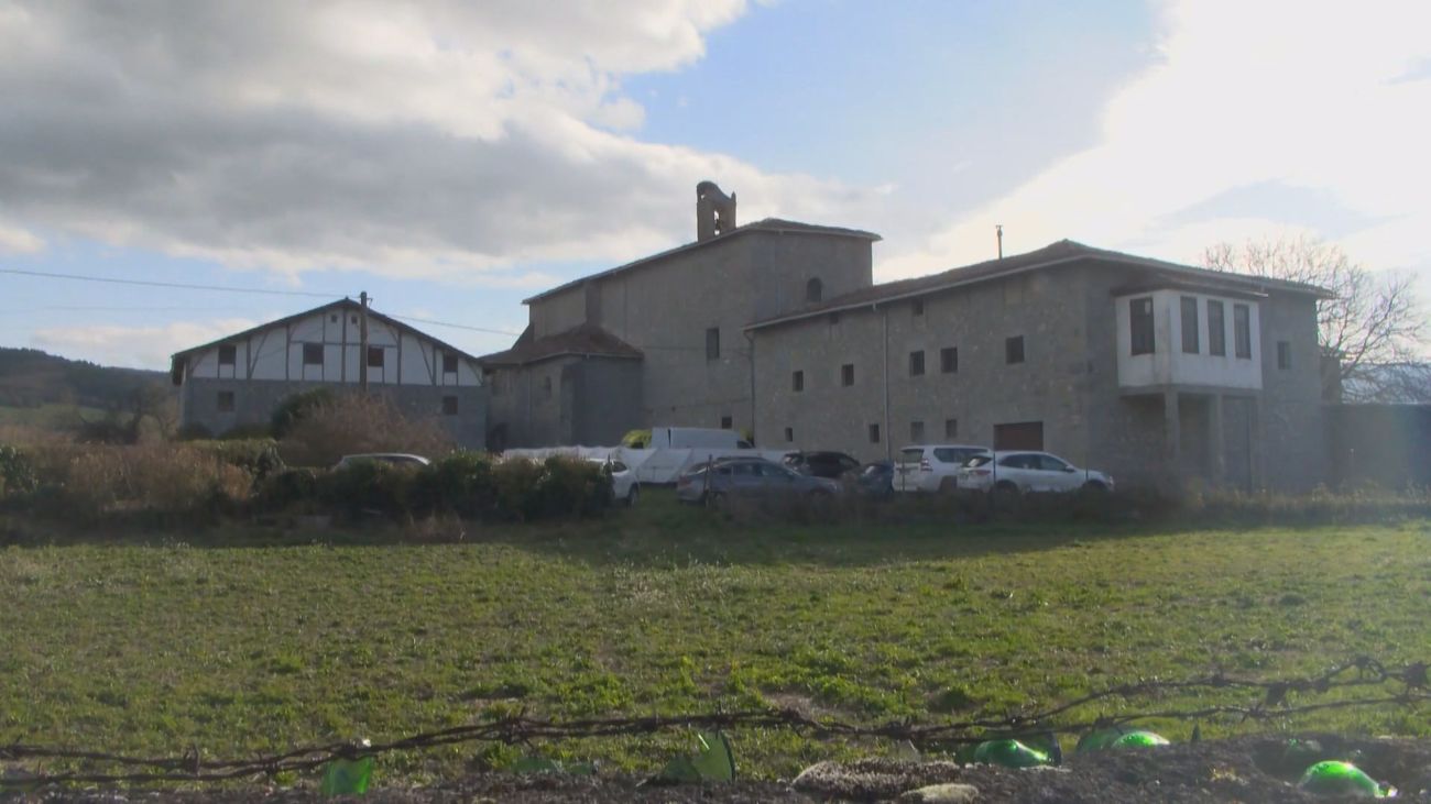 La Guardia Civil traslada a cinco monjas mayores del monasterio de Orduña