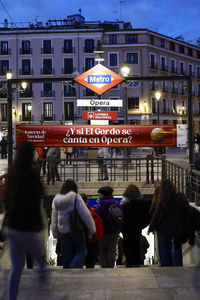 Parada de metro en Ópera en Navidad
