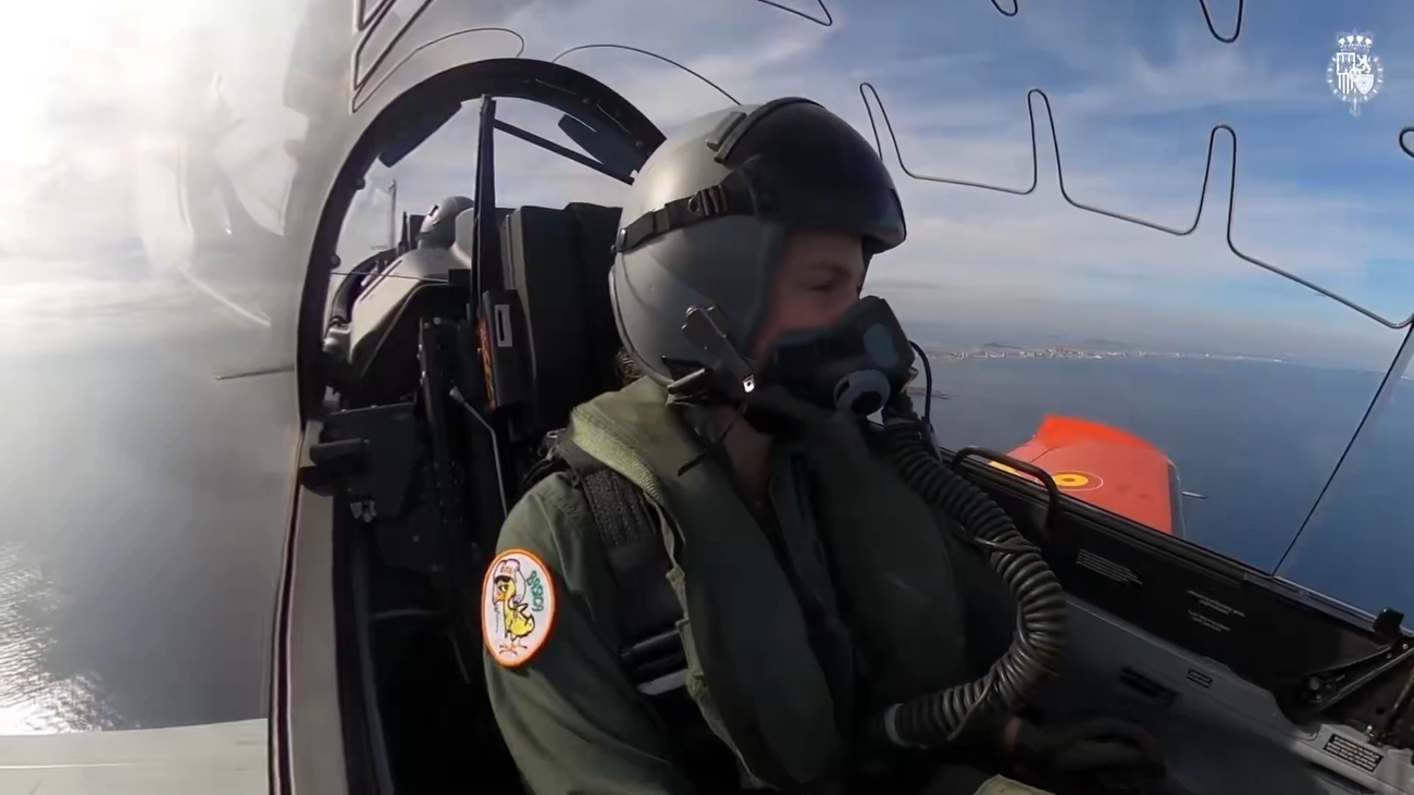 La princesa Leonor realiza su primer vuelo en solitario en la Academia del Aire