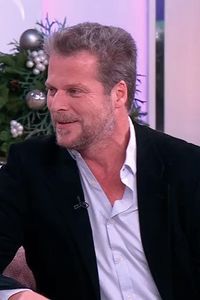 'La noche de la ilusión': Jota recorre Madrid en busca de la magia previa a la Lotería de Navidad