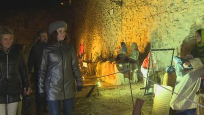 Ayuso visita el belén viviente de Buitrago del Lozoya, declarado de Interés Turístico Regional