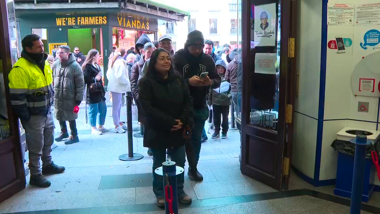 Los últimos rezagados apuran para comprar su décimo de la Lotería de Navidad