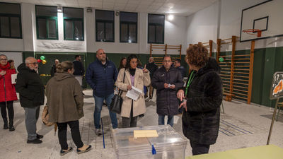 Abren los colegios electorales en Extremadura con más de 860.000 votantes llamados a las urnas