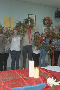 Fabricamos la tradicional corona de adviento