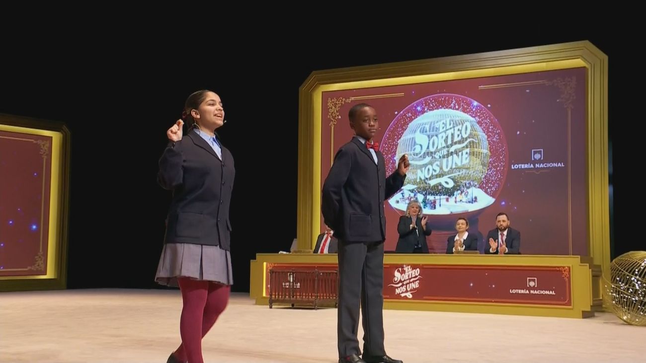 Así se ha cantado el madrileño segundo premio del Sorteo de Navidad, el 70048