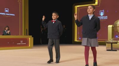 Así se ha cantado el tercer premio del Sorteo de Navidad, el 90693, vendido en parte en Madrid