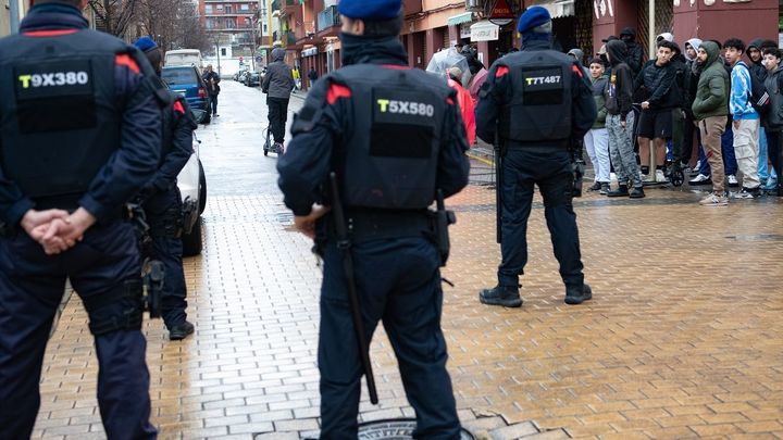 Un hombre muere tiroteado en plena vía pública de Castelldefels, Barcelona