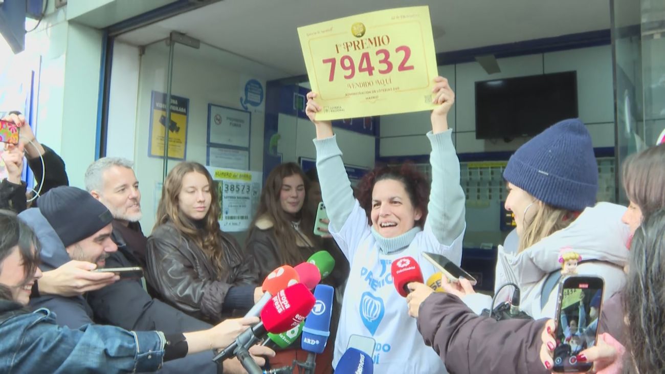 La lotera que ha vendido el Gordo en Madrid: "Ha sido muy repartido, más de lo que pensaba"