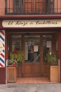 La barbería más antigua de Madrid, obligada a cerrar en plena Navidad