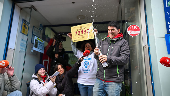 Un sorteo de Navidad a la madrileña: el Gordo y el segundo premio bañan de millones la capital