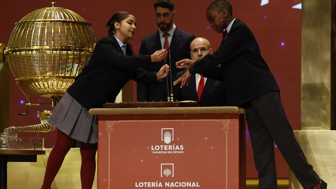 Los niños de San Ildefonso cantando los números de la Lotería de Navidad