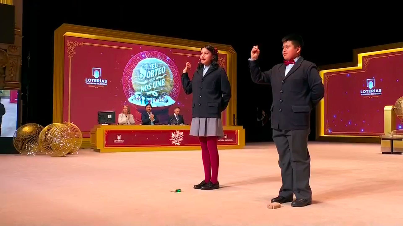 Momento en el que se ha cantado el primer cuarto premio de la Lotería de Navidad