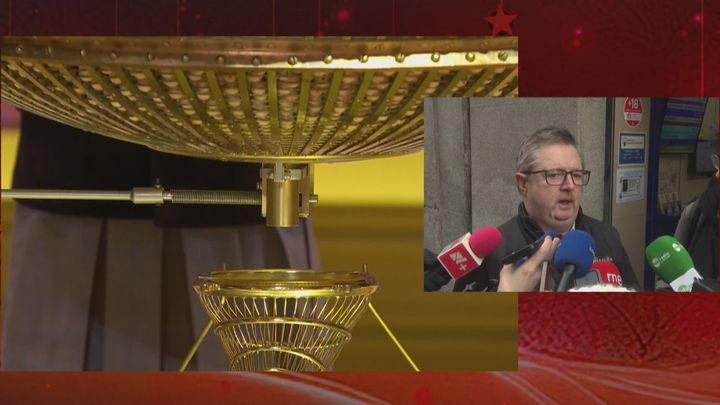 Alegría en la calle Barquillo con el segundo premio de la Lotería de Navidad: "Estamos muy contentos"