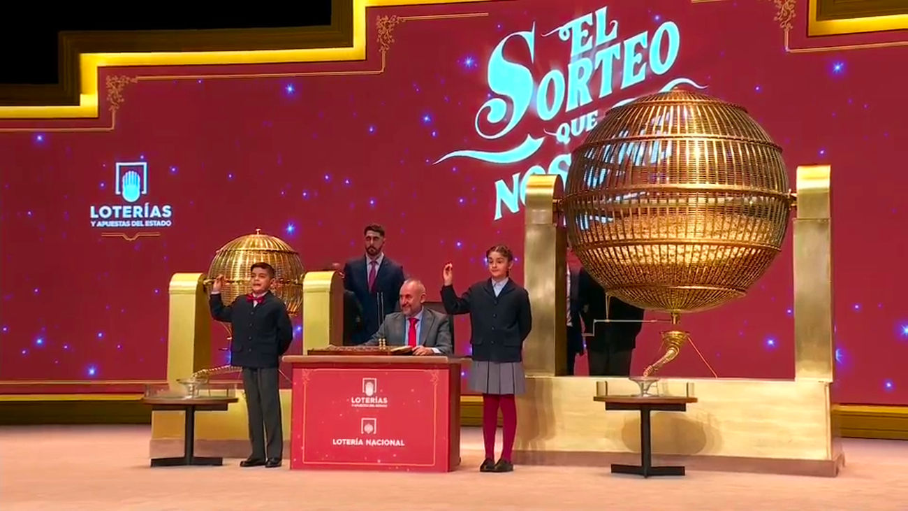 Momento en el que se ha cantado el tercer quinto premio de la Lotería de Navidad 2025
