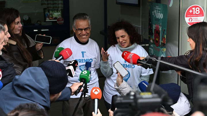 El Gordo de Navidad... de Ciudad Lineal: "Dar el premio para nosotras también es un premio"