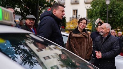 Ayuso agradece a taxistas que hagan de Madrid "un lugar de todos"