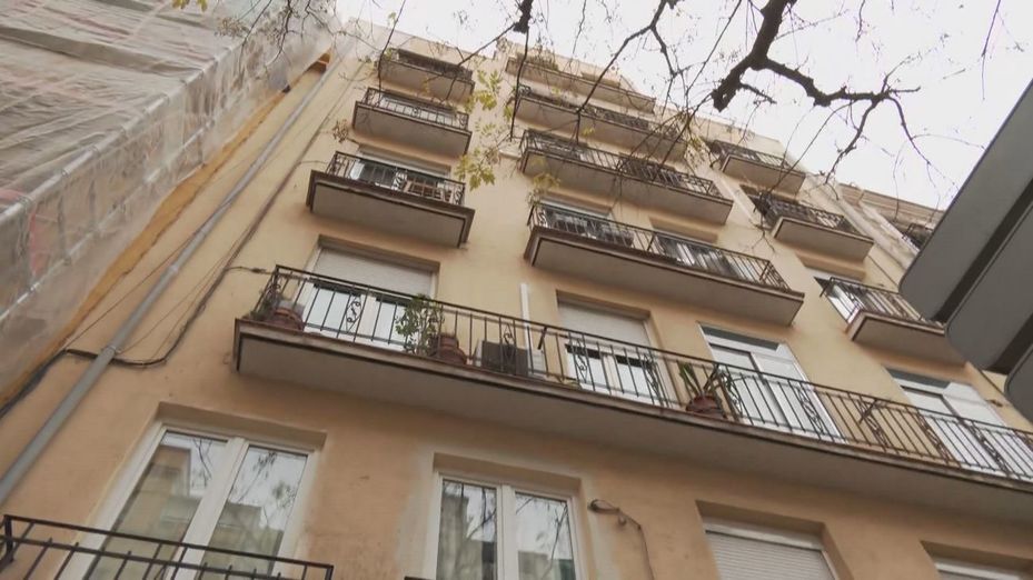 El detenido en Chamberí por atrincherarse con su mujer y su hijo utilizó una pistola falsa