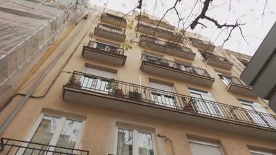 El detenido en Chamberí por atrincherarse con su mujer y su hijo utilizó una pistola falsa