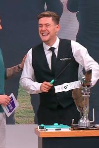 Víctor Sanchego, el “jamonero tiktokero”, deslumbra en plató con sus claves para elegir un buen jamón