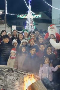 Así se vive la mítica hoguera navideña de Villamanrique del Tajo