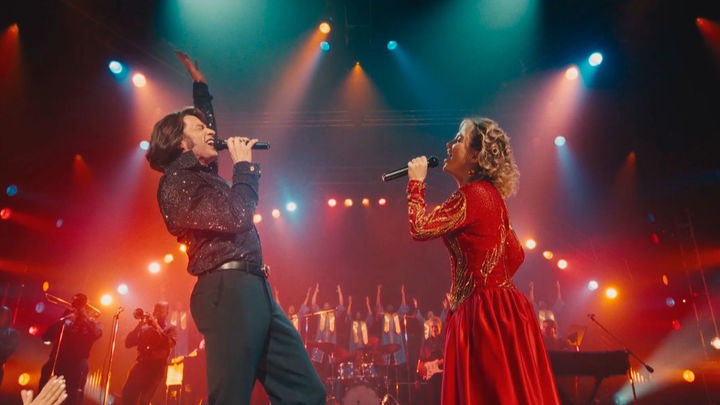 Hugh Jackman y Kate Hudson protagonizan 'Canción para dos', un biopic musical sobre una banda tributo a Neil Diamond