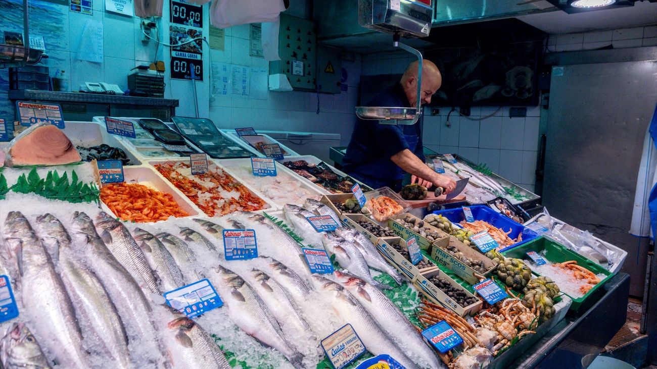 Comprar para Navidad cuesta más: el calamar y la merluza disparan la cena