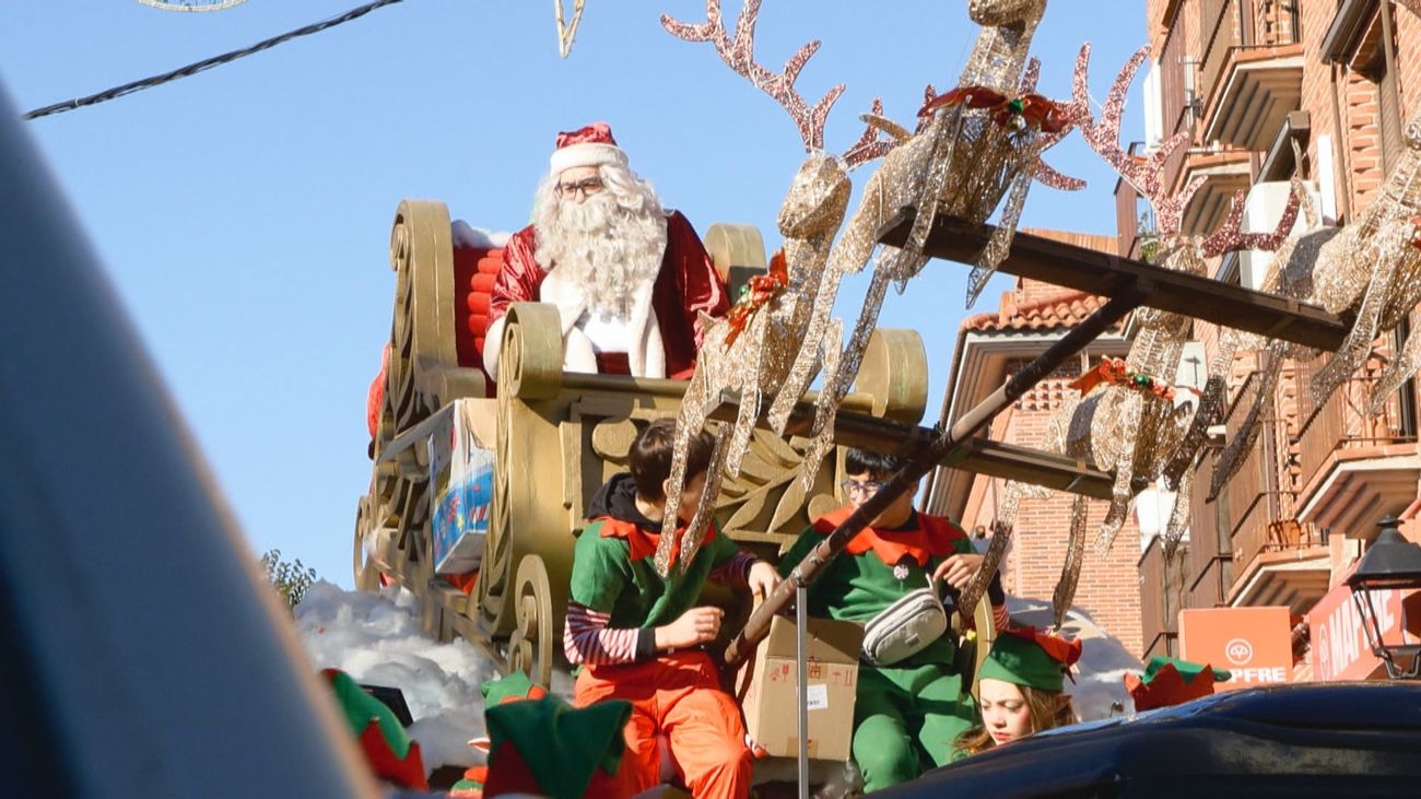 ¡Papá Noel ha llegado a Griñón! disfrutamos de un pasacalles lleno de magia