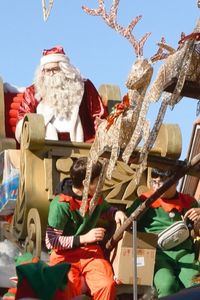 ¡Papá Noel ha llegado a Griñón! disfrutamos de un pasacalles lleno de magia