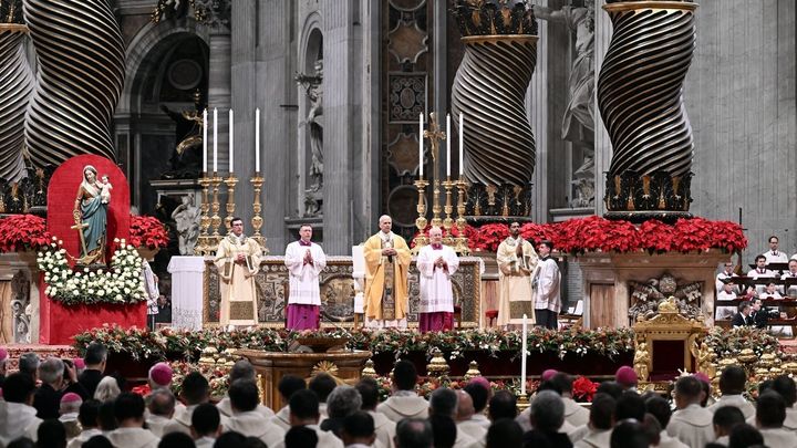 El Papa oficia la misa de Navidad en El Vaticano
