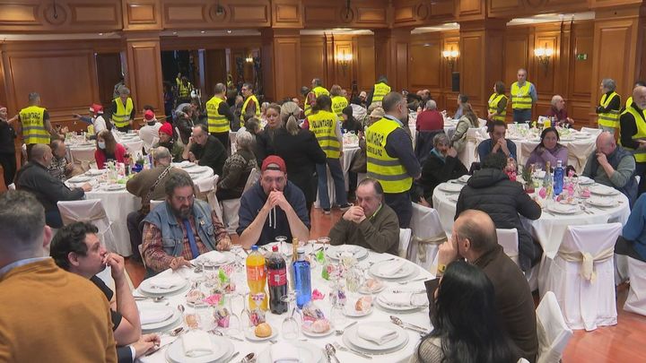 Cena solidaria de Nochebuena del Padre Ángel: ""El mejor sabor es el de la compañía"