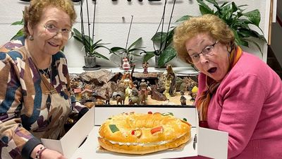 El Ayuntamiento de Galapagar reparte roscones de Reyes en las residencias de mayores