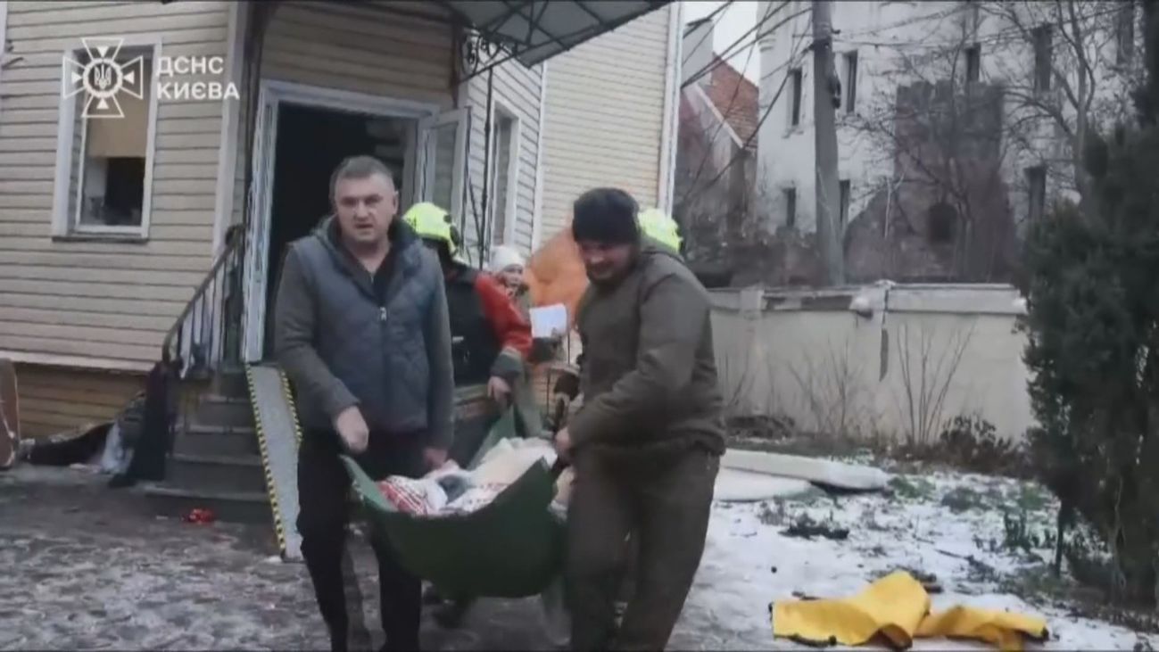 Zelenski dice que Rusia responde con misiles y drones a los intentos por lograr la paz