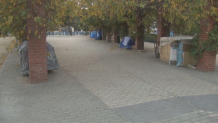 Un asentamiento chabolista en un parque de Retiro trae de cabeza a los vecinos: "La gente se asusta y no baja"