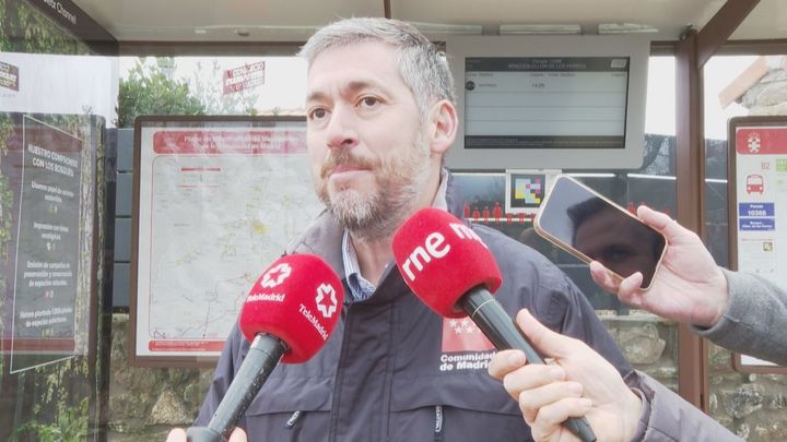 El consejero de Presidencia, Miguel Ángel García Martín, atiende a la prensa