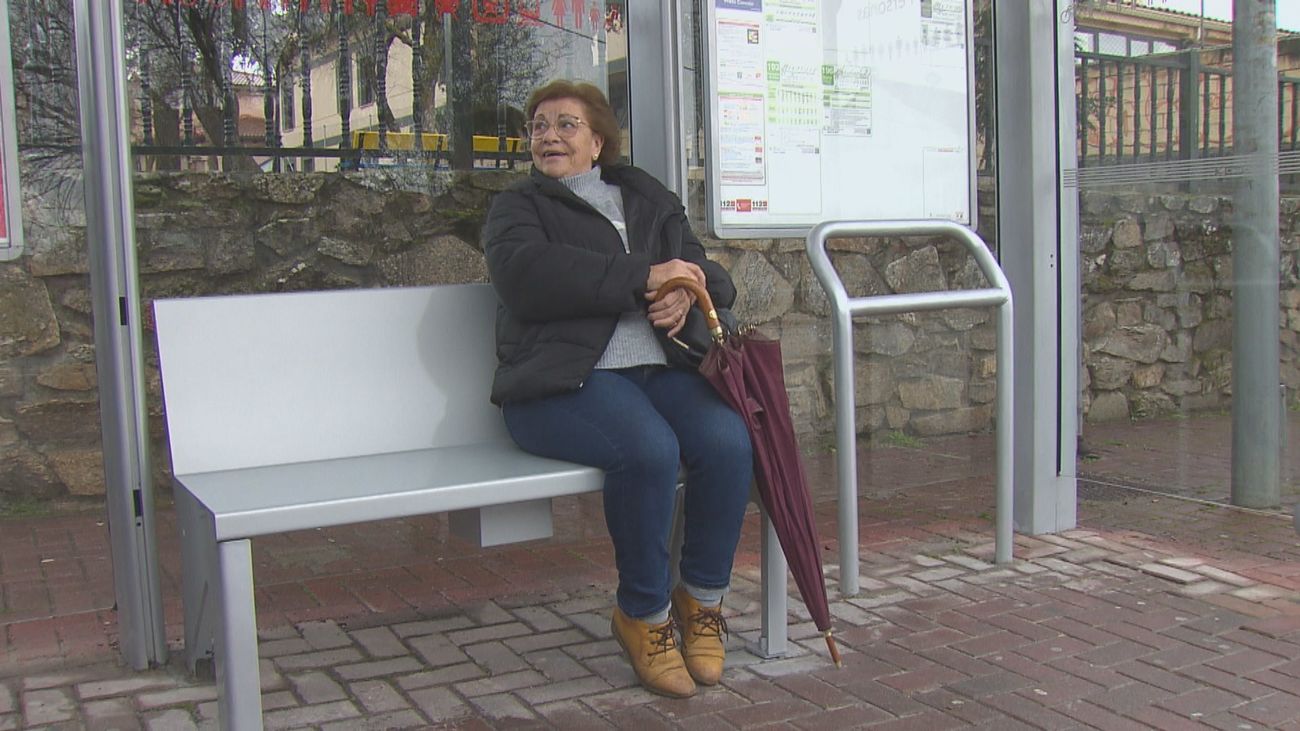 Braojos estrena marquesinas con asientos calefactados para combatir el frío