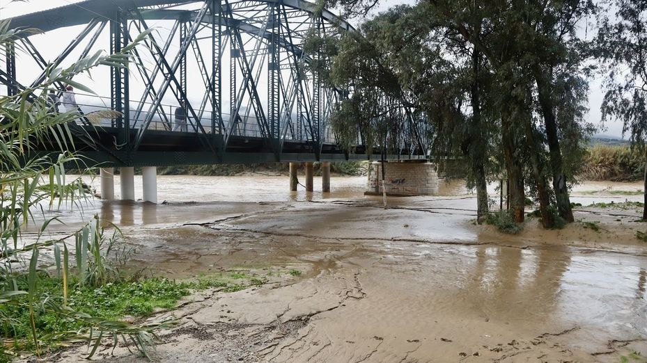 Buscan a dos personas desaparecidas en Alhaurín el Grande (Málaga) tras el temporal