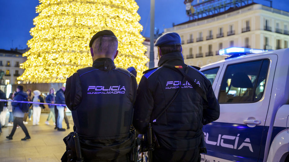 Puerta del Sol se prepara para la Nochevieja: 500 policías velarán por la seguridad y los accesos