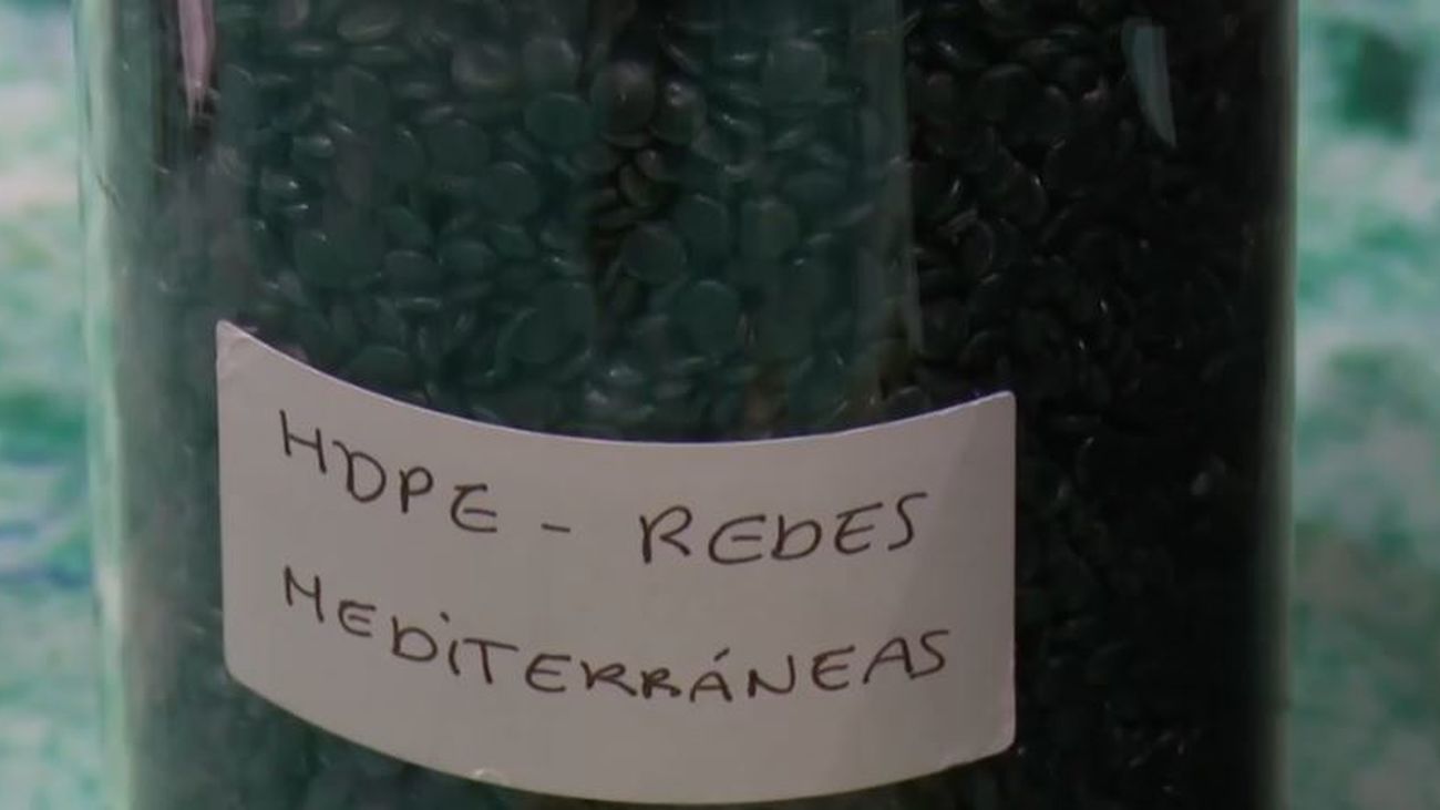 Redes de pesca convertidas en prótesis para personas con discapacidad, la iniciativa solidaria que llega a España