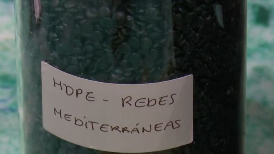 Redes de pesca convertidas en prótesis para personas con discapacidad, la iniciativa solidaria que llega a España
