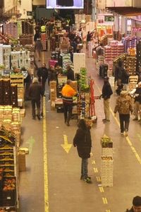 Así se llena la cesta de la compra en Madrid a 48 horas de Nochevieja