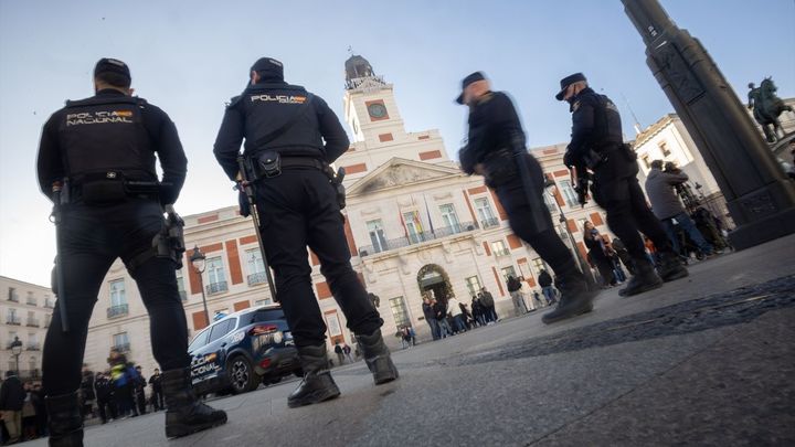 La Puerta del Sol se blinda con 500 policías que velarán por la seguridad de las preúvas y las uvas