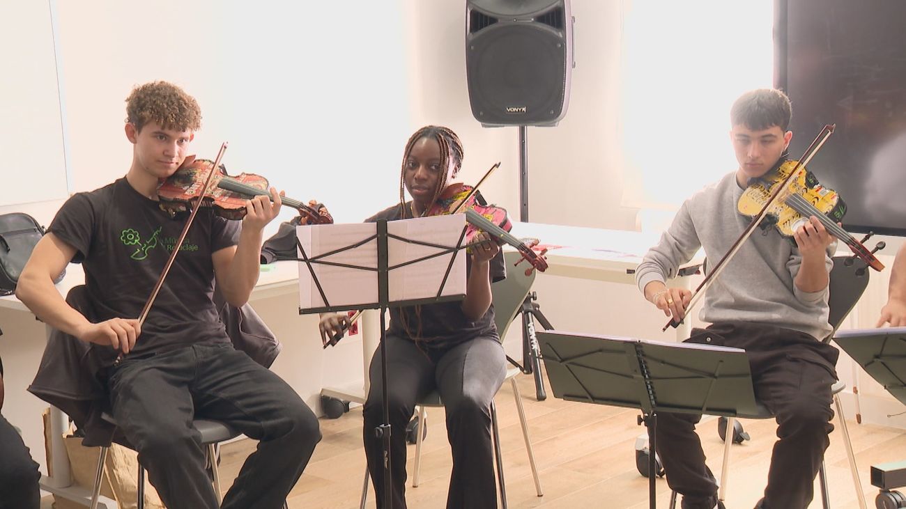La Comunidad de Madrid felicita el Año Nuevo a los niños de Aldeas Infantiles de San Lorenzo