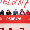 Personalidades de la cultura y la política piden al PSOE que proteja a las mujeres del partido