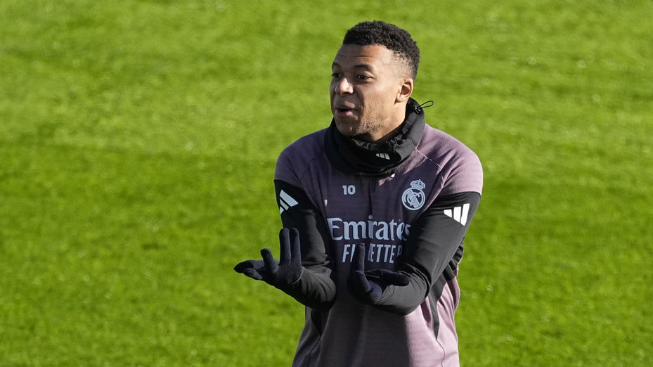 Kylian Mbappé, baja casi segura para la Supercopa por lesión