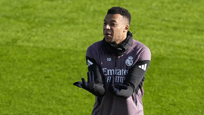 Kylian Mbappé, baja casi segura para la Supercopa por lesión