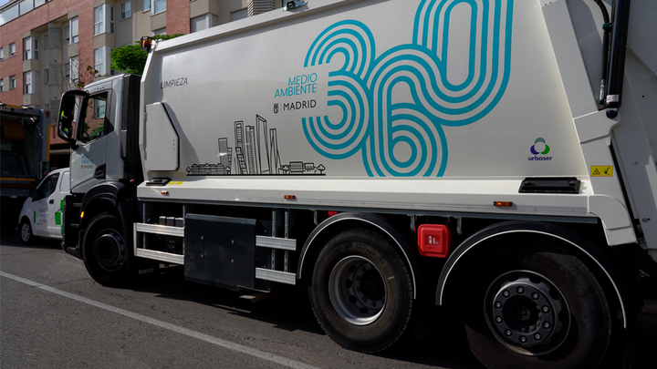 Camión del servicio de limpieza del Ayuntamiento de Madrid