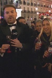 Esta es la imagen del ambiente de la Puerta del Sol tras las campanadas del 2026