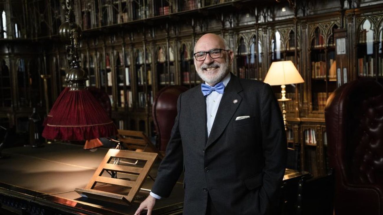 El escritor Alfredo Alvar presenta su nueva obra: "He dedicado dos décadas de mi vida a este libro"