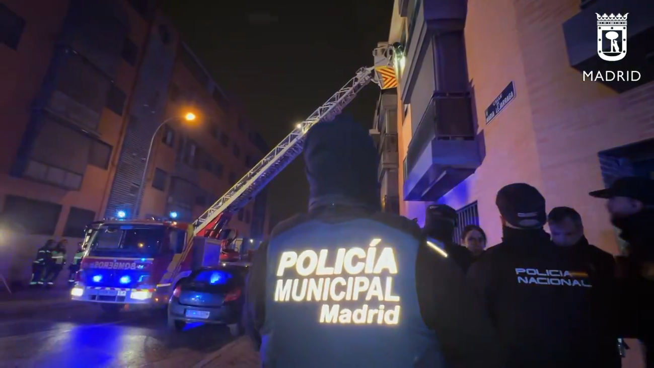 Mueren tres personas en el incendio de una vivienda de Carabanchel
