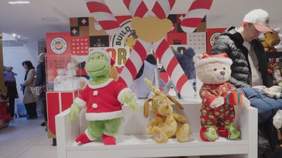 Peluches personalizados, barbies y todo tipo de juguetes en esta tienda de Nueva York